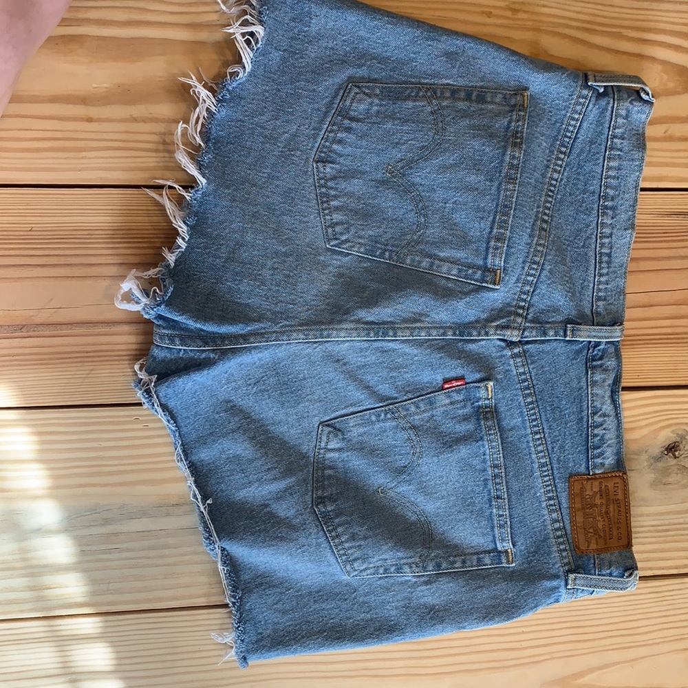 Levi Ribcage Shorts - Picture 3 of 3